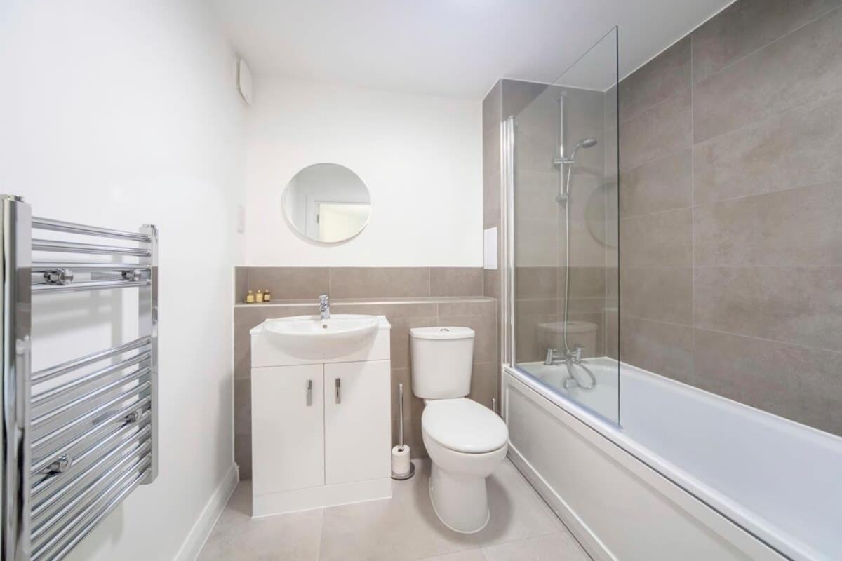 Lovely 1 Bedroom Apartment In Ashford Ashford (Kent) Exterior foto