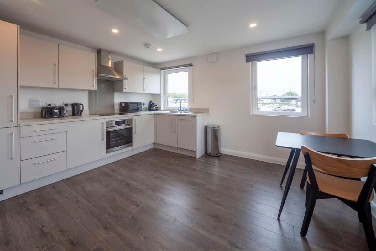 Lovely 1 Bedroom Apartment In Ashford Ashford (Kent) Exterior foto